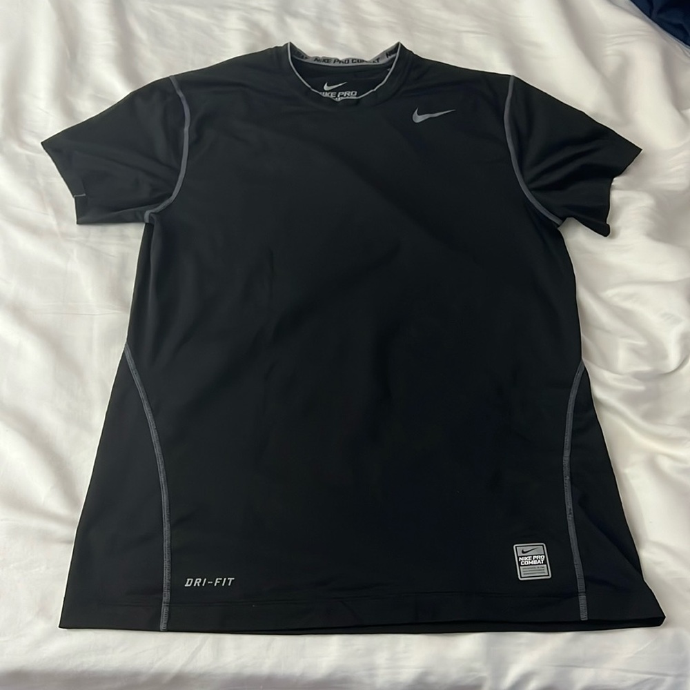 Black Nike Pro Combat Dri-Fit athletic shirt Sz M